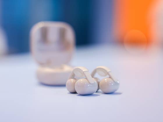 Test des Sony LinkBuds Clip : une nouvelle façon de porter qui remplace l&rsquo;intra-auriculaire