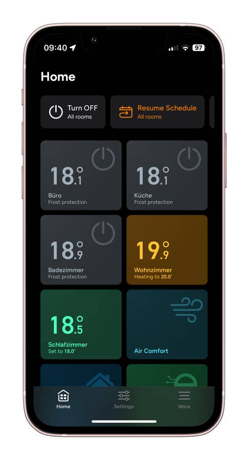 Écran du0027accueil de lu0027application Tado montrant les températures et réglages des pièces.