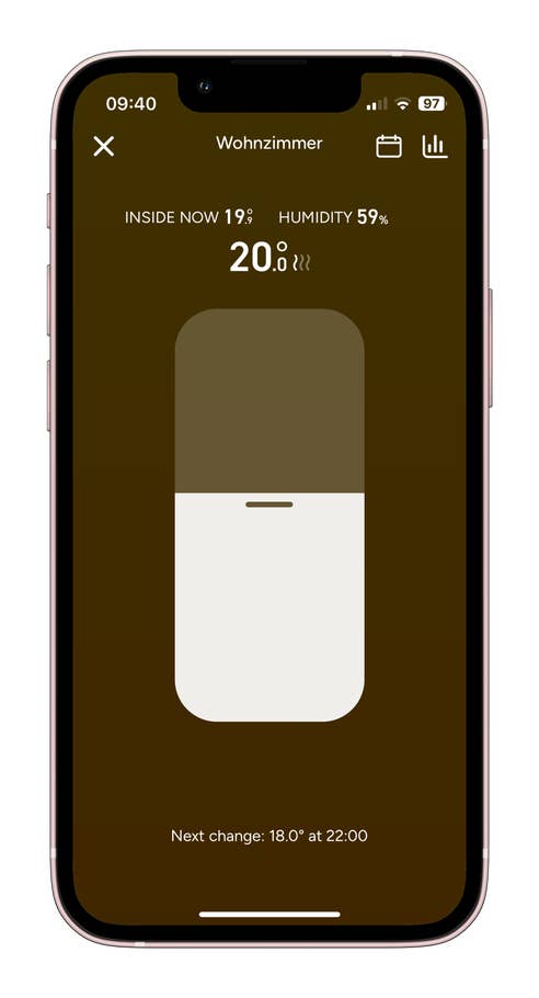 Smartphone affichant lu0027interface de lu0027application tado° montrant la température et lu0027humidité pour u0027Wohnzimmeru0027.