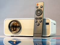 Le Technaxx TX-127 avec sa télécommande