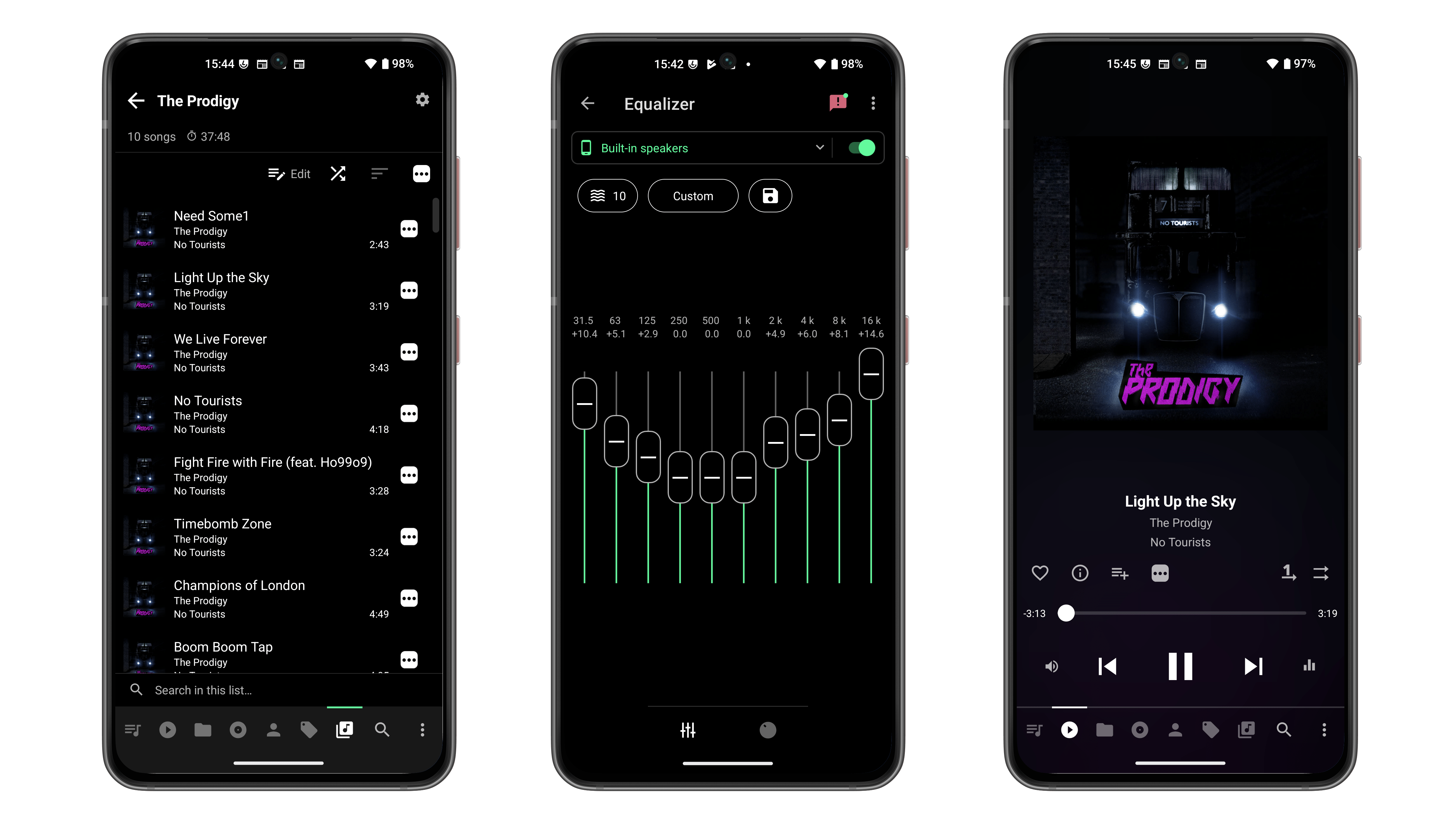 Trois écrans de téléphone affichant l'album de The Prodigy, les paramètres d'égaliseur et la lecture de la chanson.