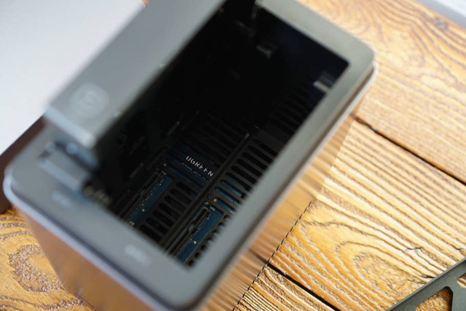 Ugreen NASync DH2300