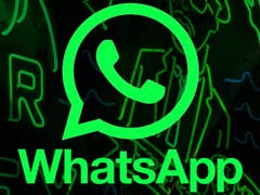 Logo vert WhatsApp avec une icône de téléphone sur un fond sombre.