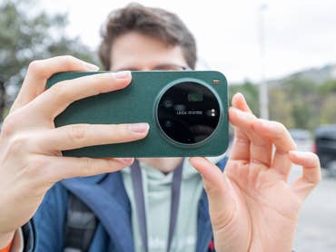 Xiaomi 17 Ultra en train de prendre des photos