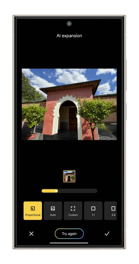 Interface du0027expansion IA sur un smartphone montrant une image du0027un bâtiment entouré de verdure.