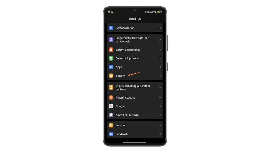 Menu des paramètres du téléphone Xiaomi affichant des options comme Batterie, Applications et Sécurité et confidentialité.