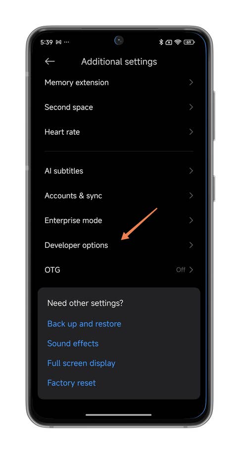 Captures du0027écran montrant comment activer le compteur de FPS sur votre smartphone Xiaomi
