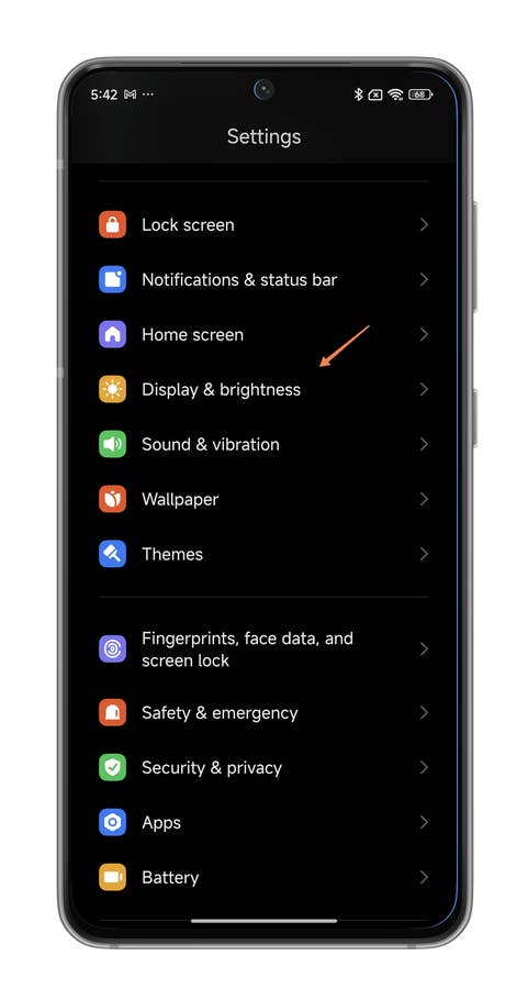 Captures du0027écran de HyperOS montrant comment activer le mode de luminosité en plein soleil sur votre smartphone Xiaomi